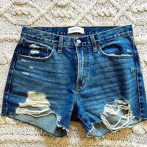 Abercrombie mid rise boyfriend shorts, never worn